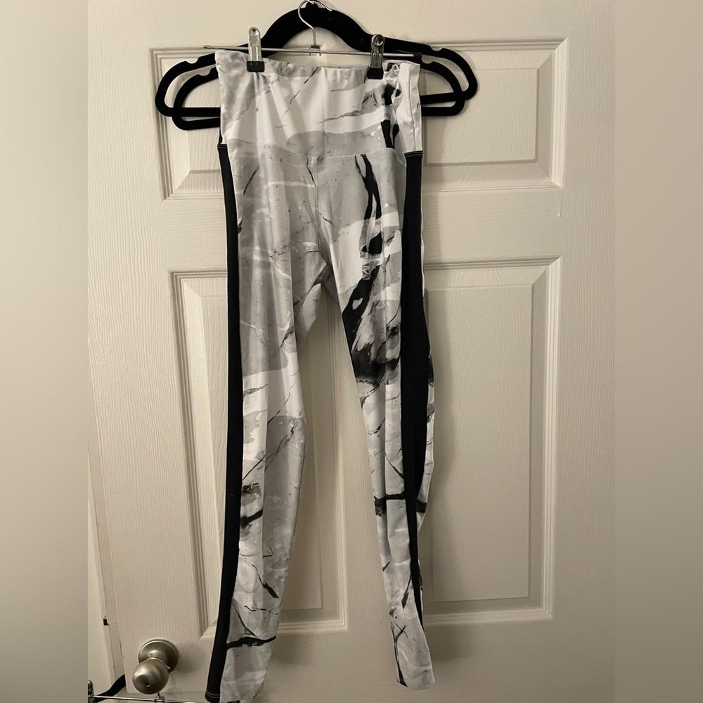 Strut This- Marble Leggings